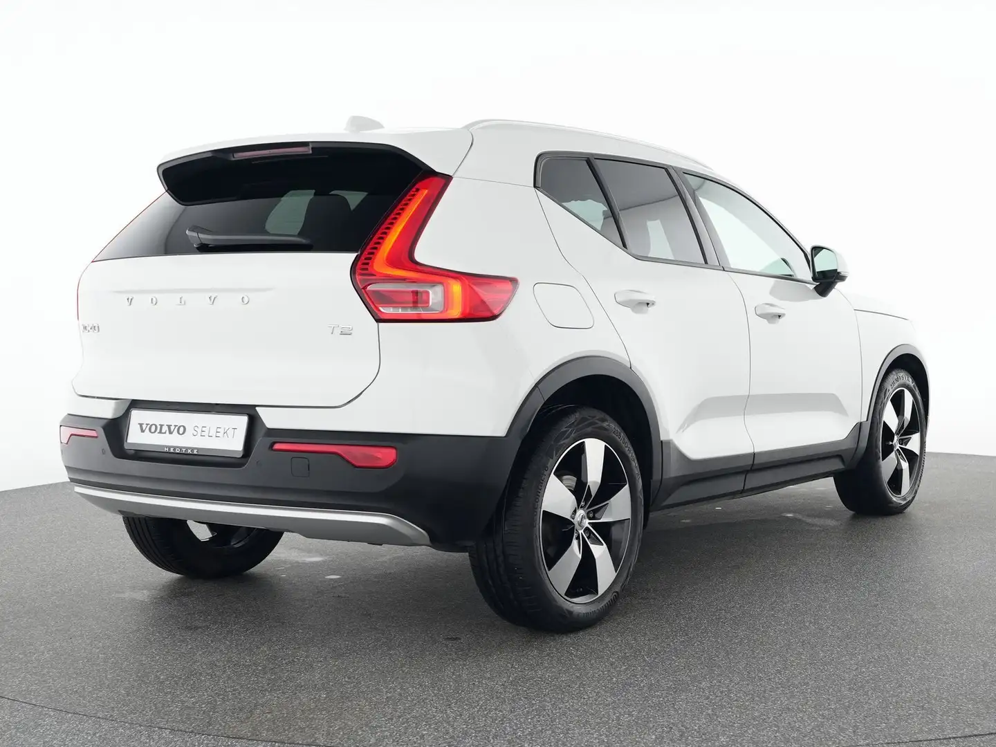 Volvo XC40 T2 Momentum Pro 19"+RFK+WSS-HZG+WINTER-PAKE Weiß - 2