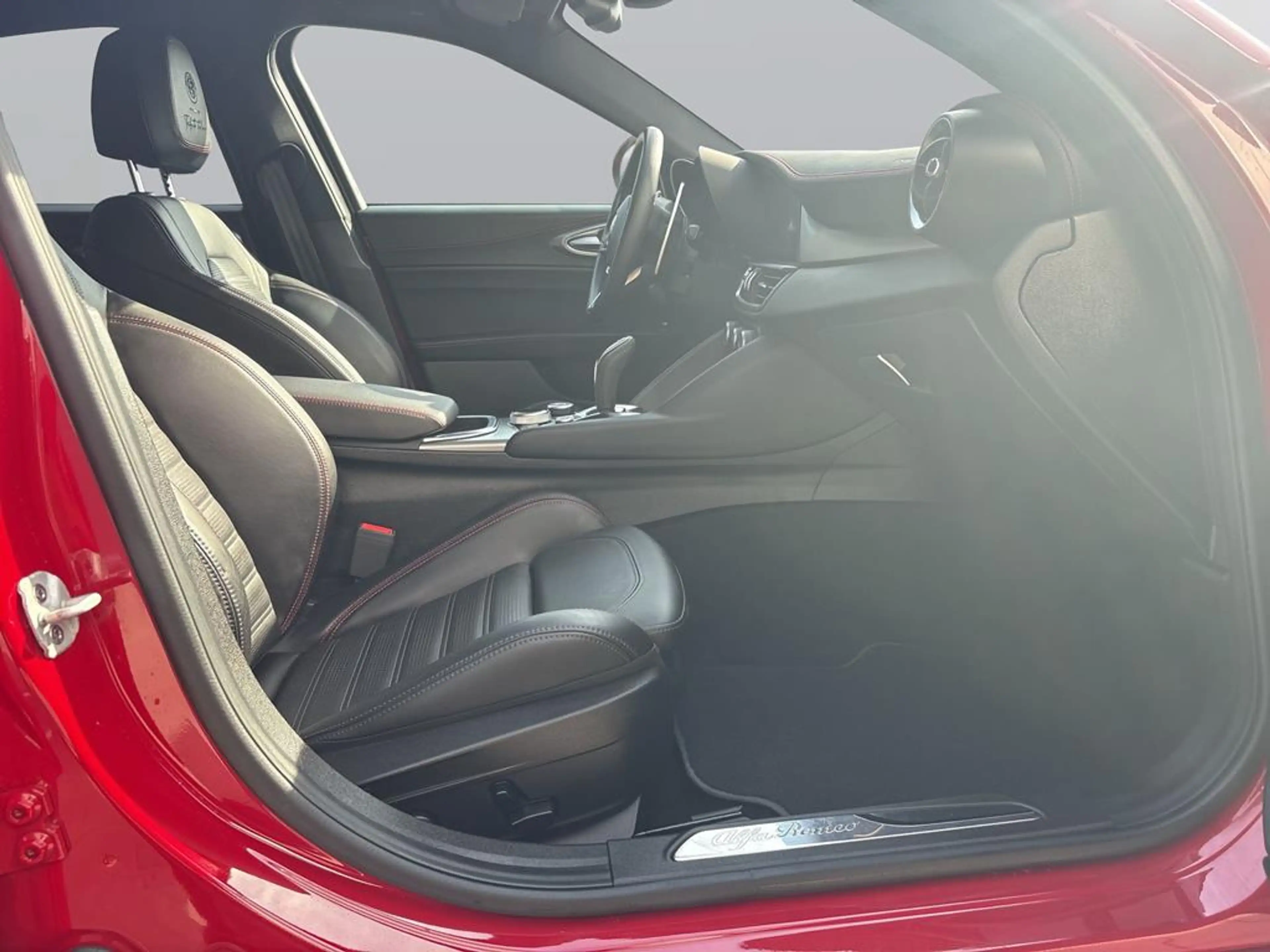 Alfa Romeo Giulia 2.0 Turbo 16V Tributo Italiano Q4 — photo 11