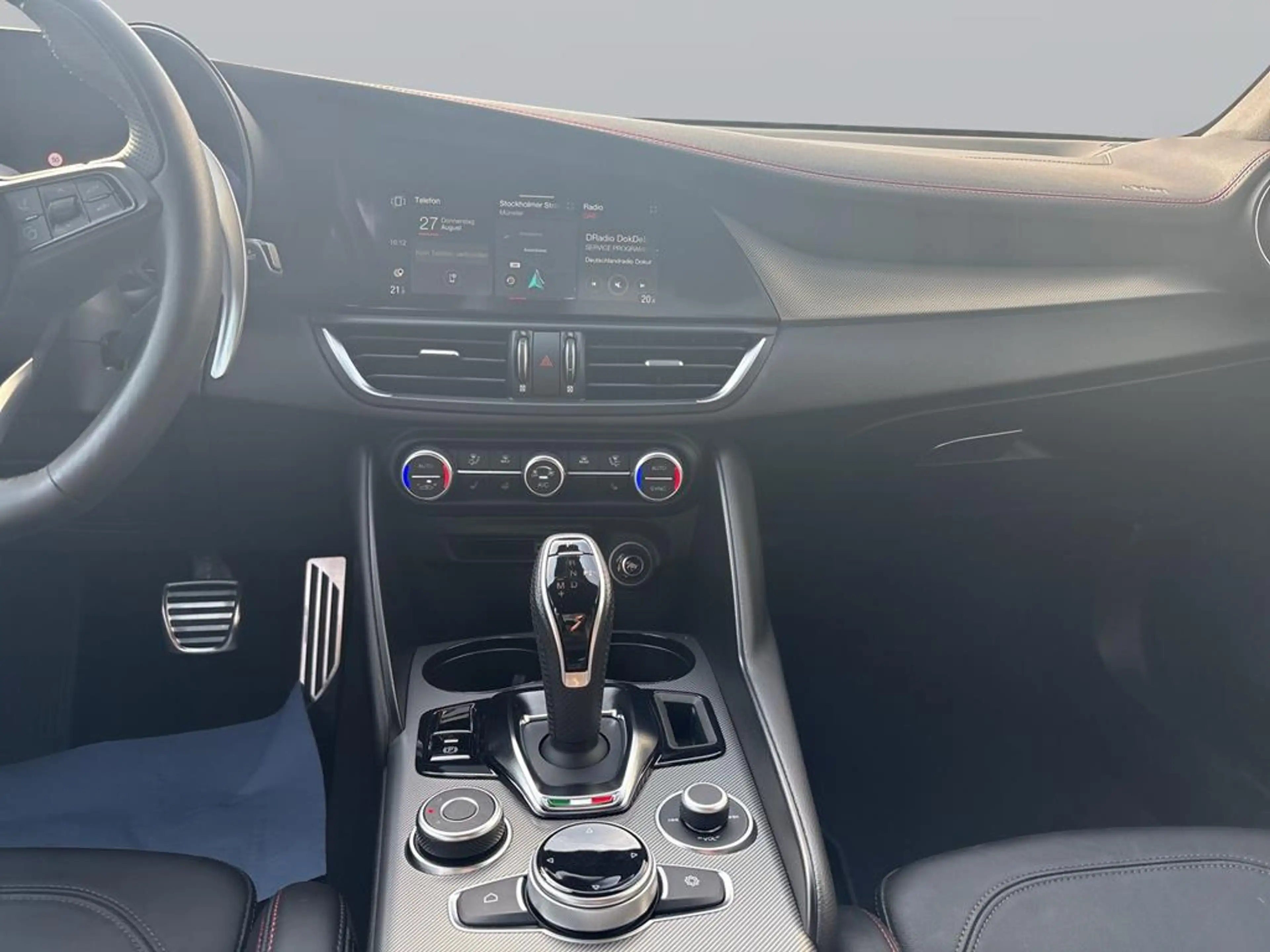 Alfa Romeo Giulia 2.0 Turbo 16V Tributo Italiano Q4 — photo 12