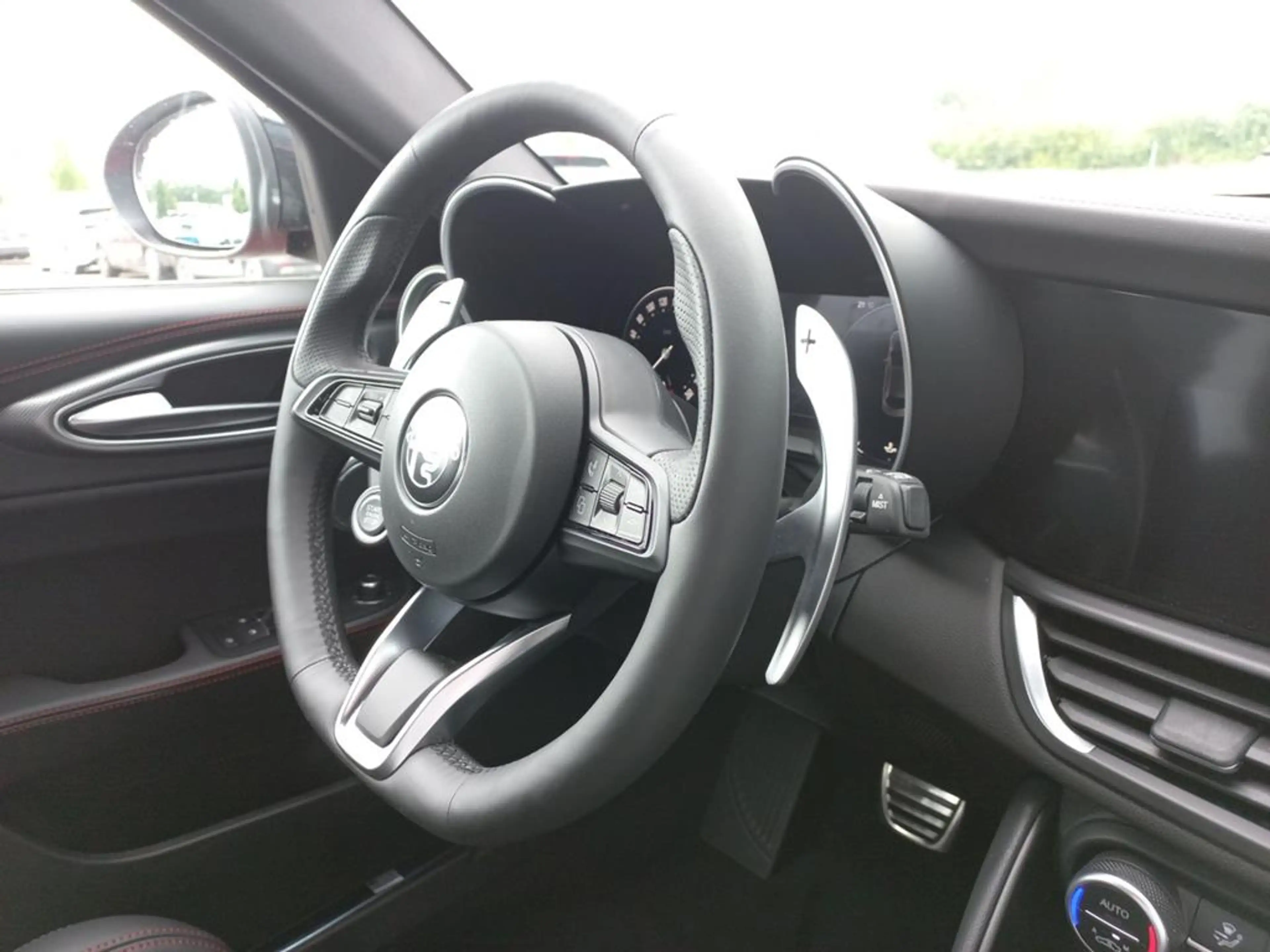 Alfa Romeo Giulia 2.0 Turbo 16V Tributo Italiano Q4 — photo 15