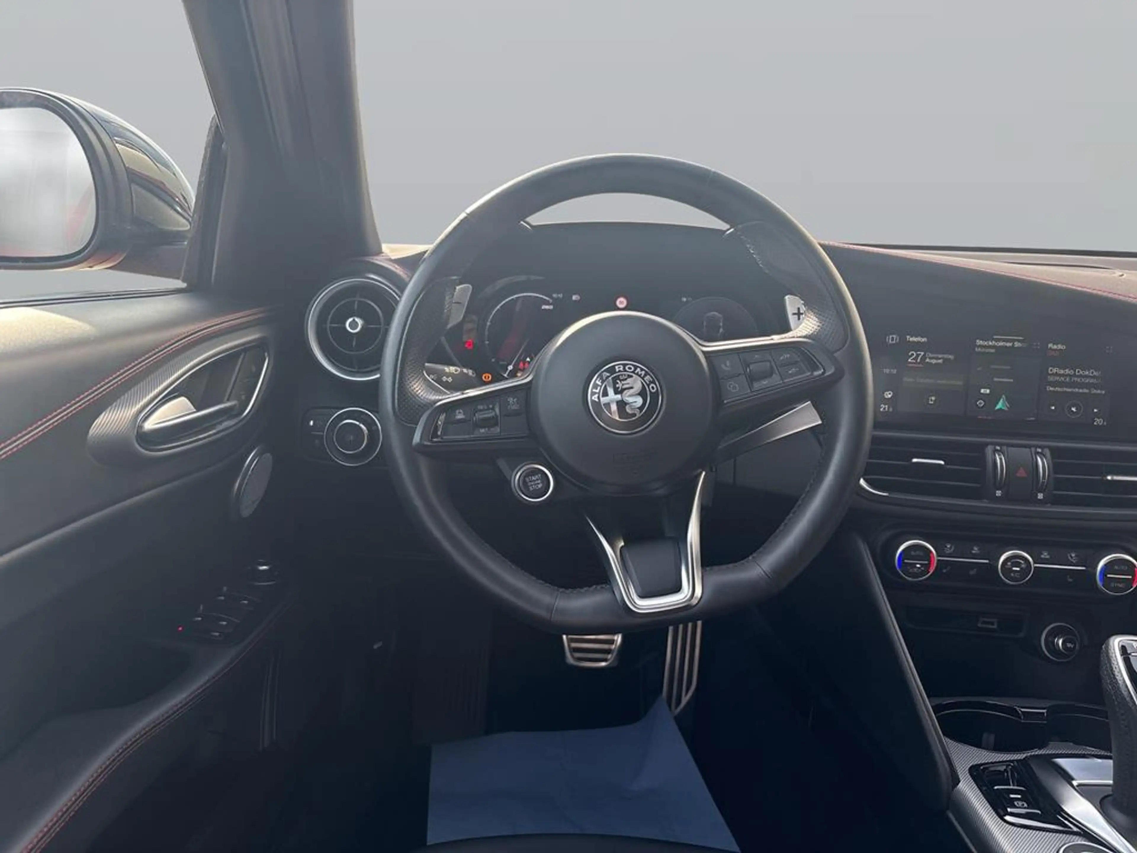 Alfa Romeo Giulia 2.0 Turbo 16V Tributo Italiano Q4 — photo 13