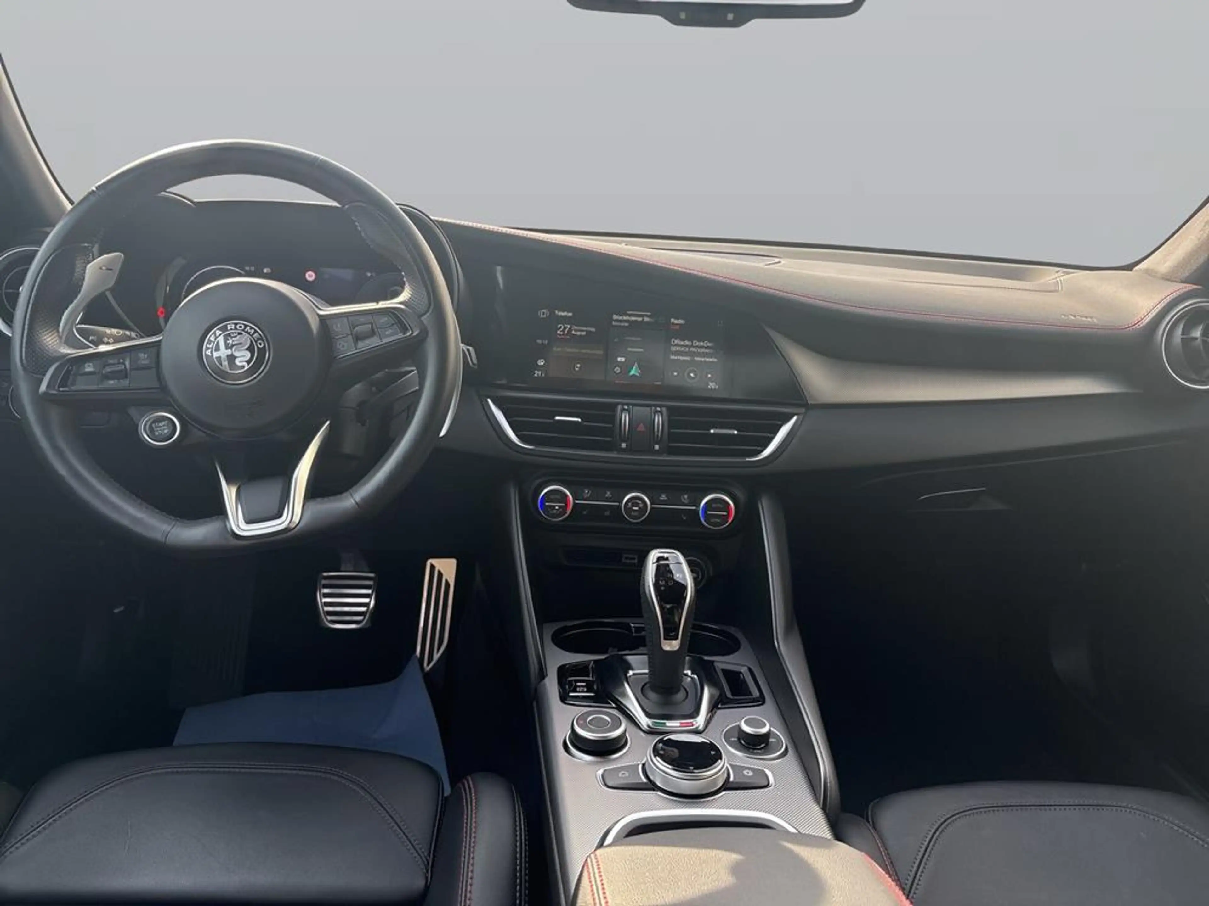 Alfa Romeo Giulia 2.0 Turbo 16V Tributo Italiano Q4 — photo 10