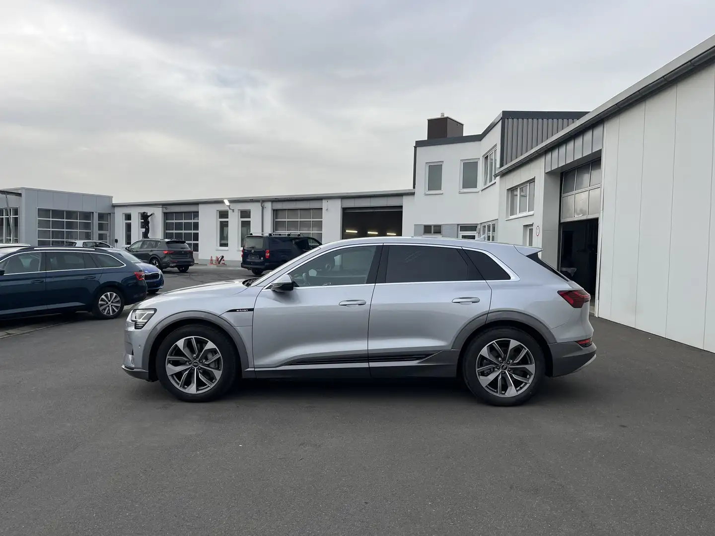 Audi e-tron 50 quattro advanced 169€ m. 20% Anzahlung AHK Vi Silber - 2