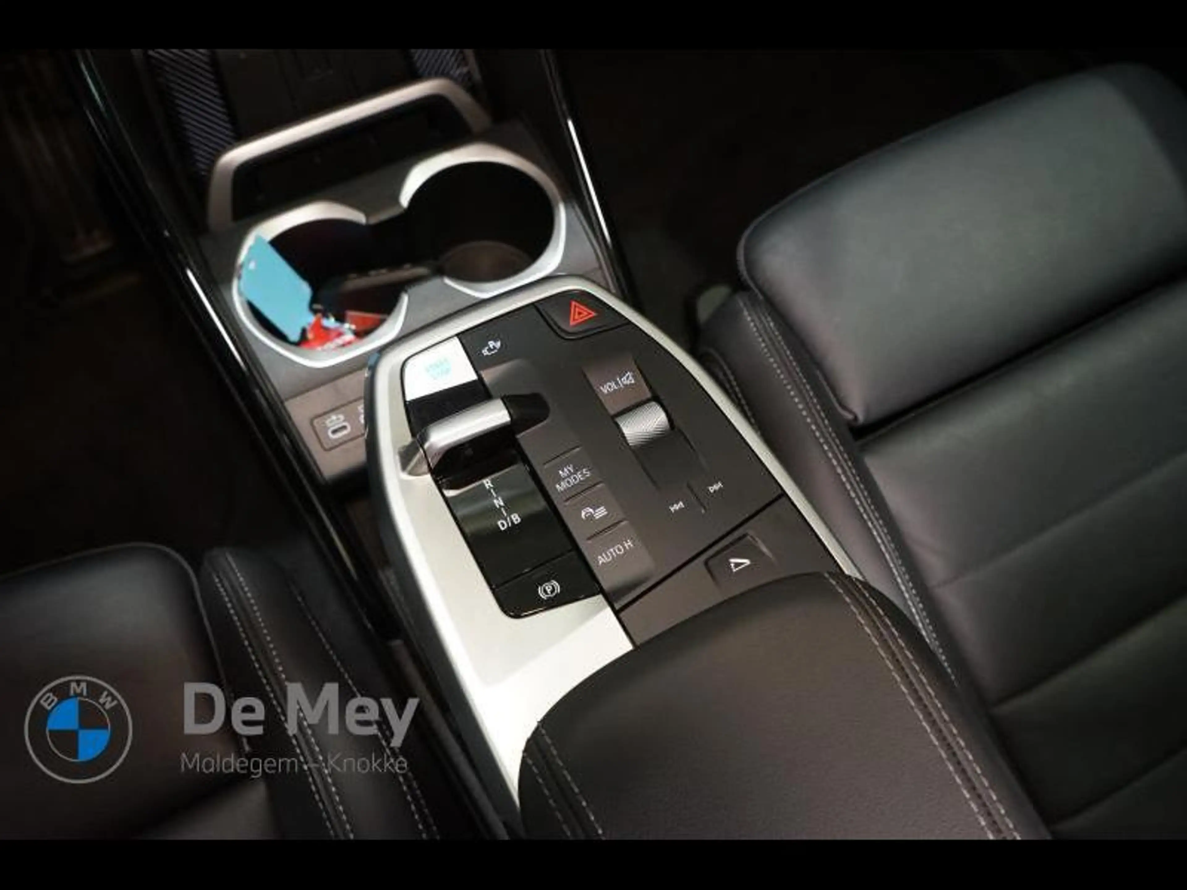 BMW iX2 / i eDrive20 — photo 11