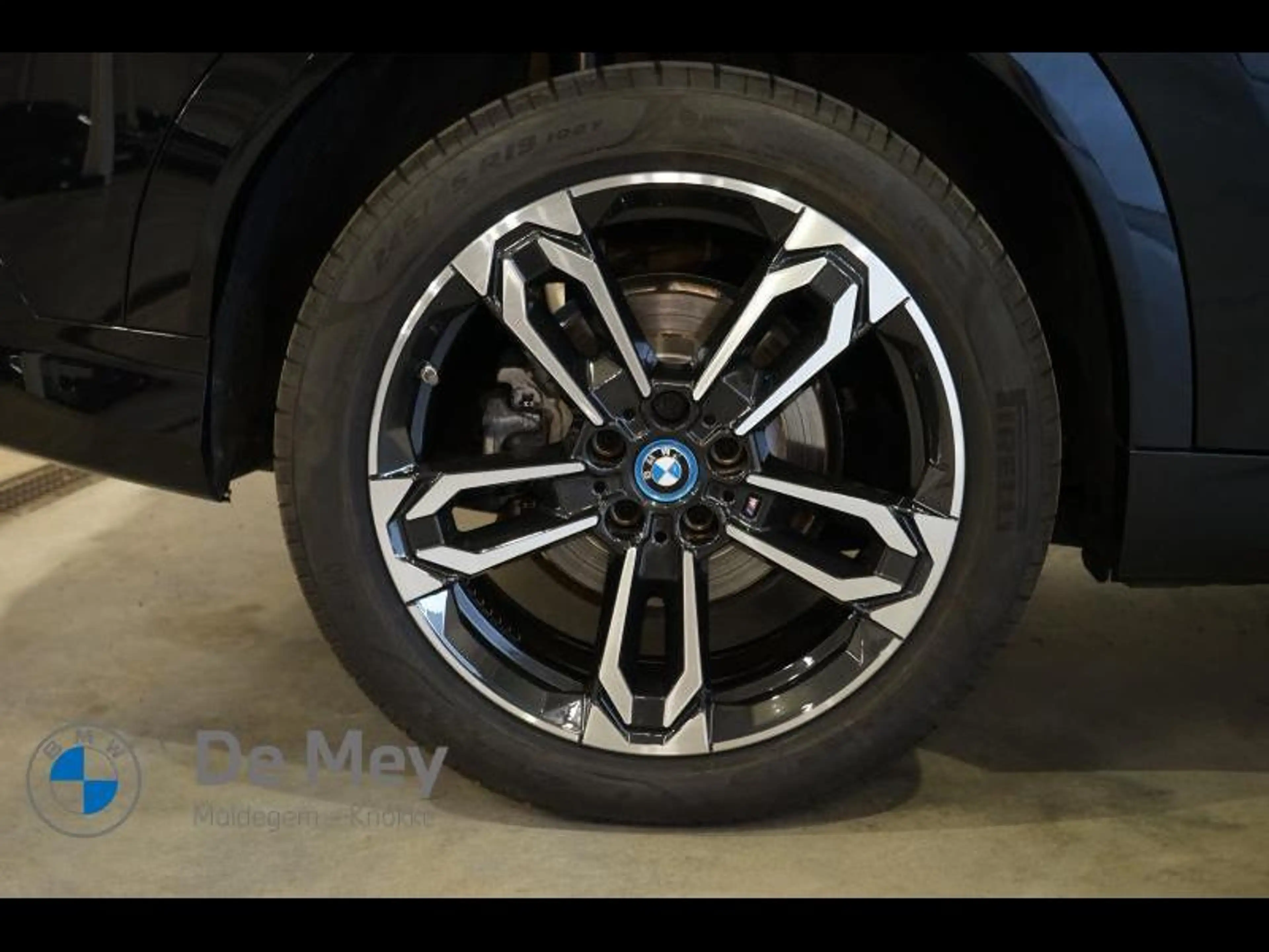 BMW iX2 / i eDrive20 — photo 4