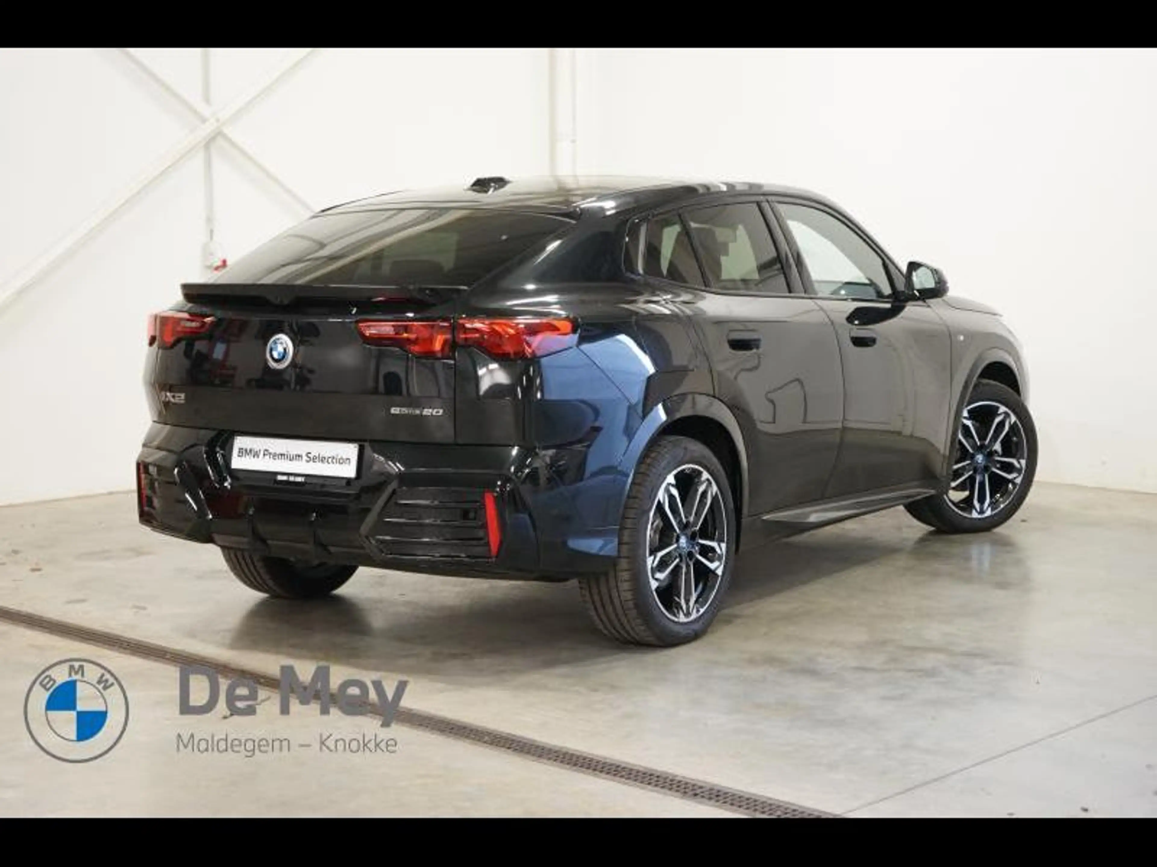 BMW iX2 / i eDrive20 — photo 2