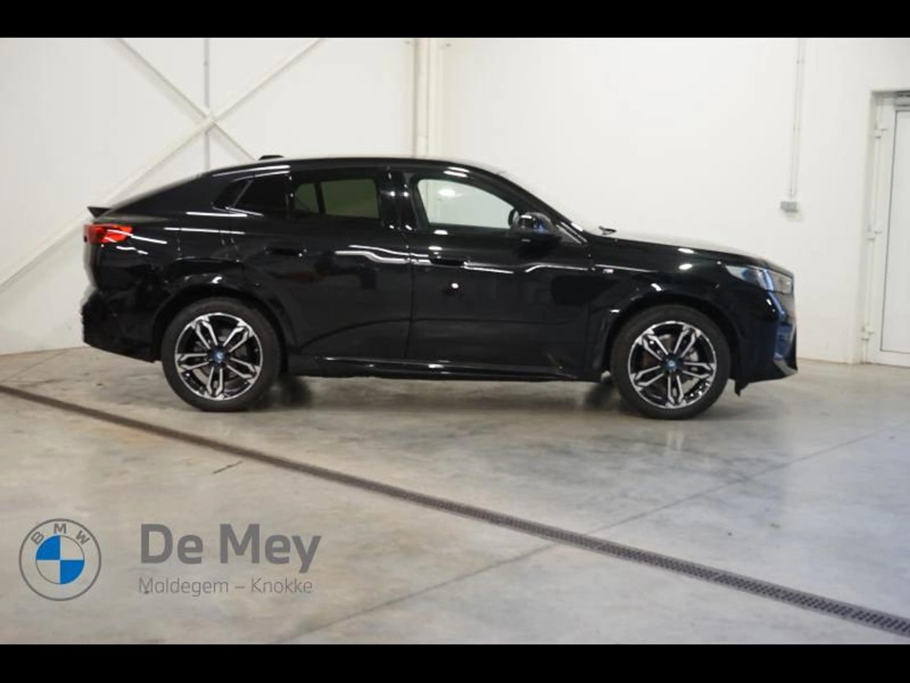 BMW iX2 / i eDrive20 — photo 3
