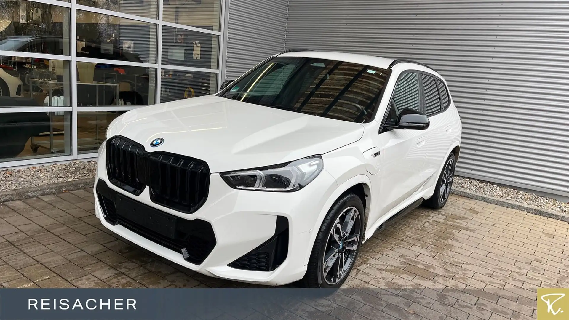 BMW X1 xDrive30e M-Sport Navi RüKa ACC AHK 19" adLED Weiß - 1