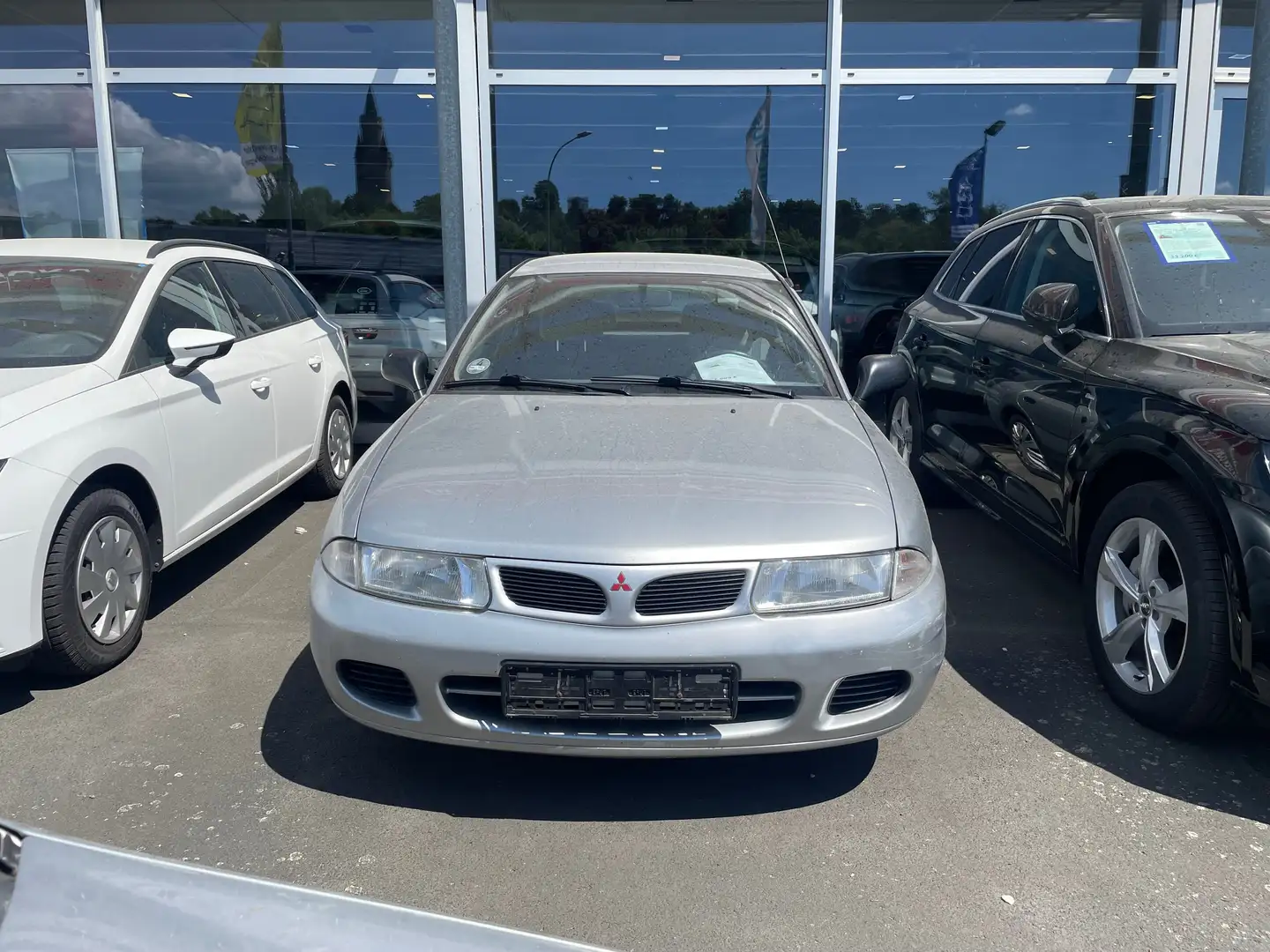 Mitsubishi Carisma Silber - 2
