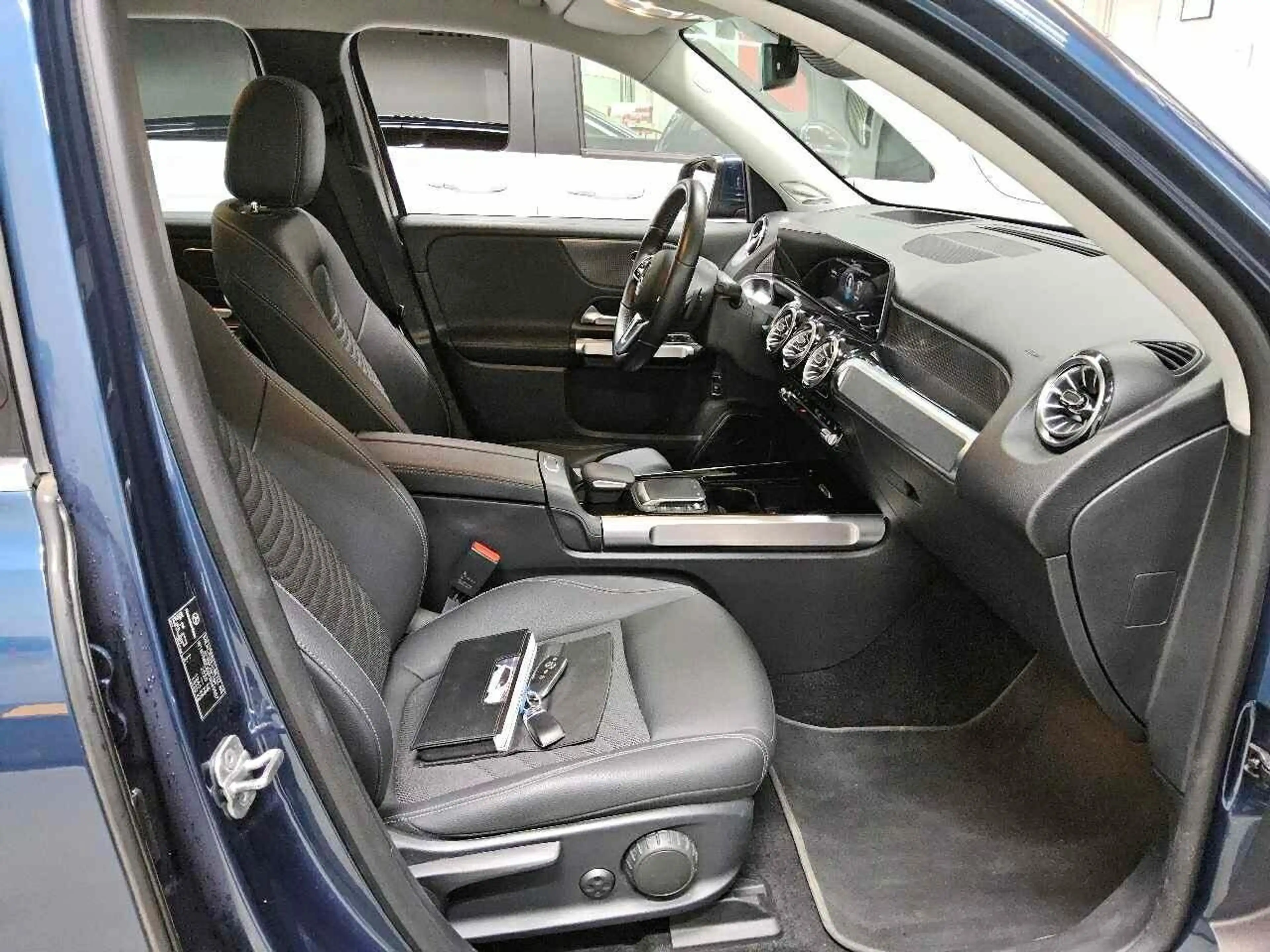Mercedes-Benz EQB 250 + Burmester Inno ACC BLIS HuD — photo 8