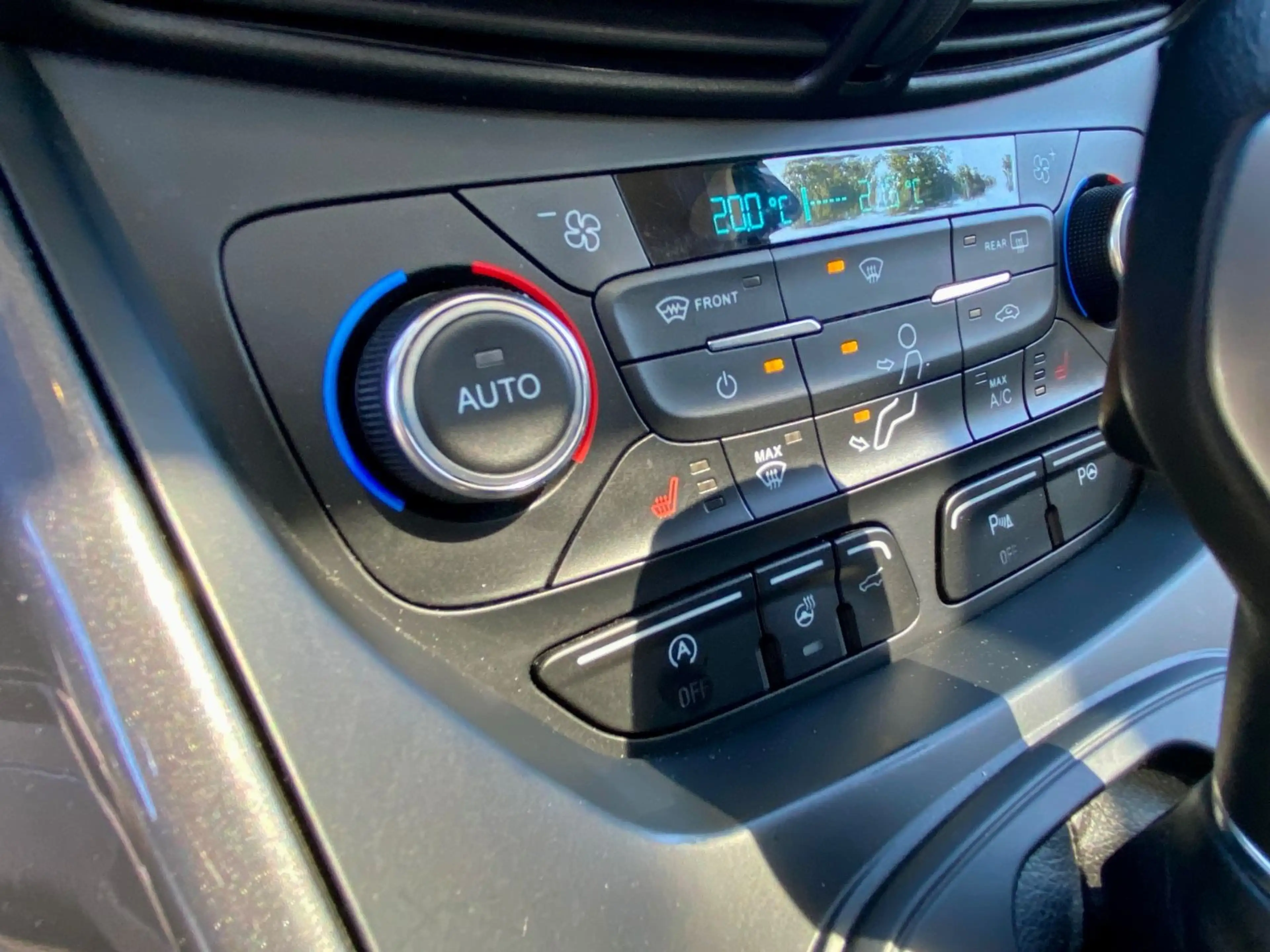 Ford Kuga Vignale 4x4 Pano AHK — photo 14