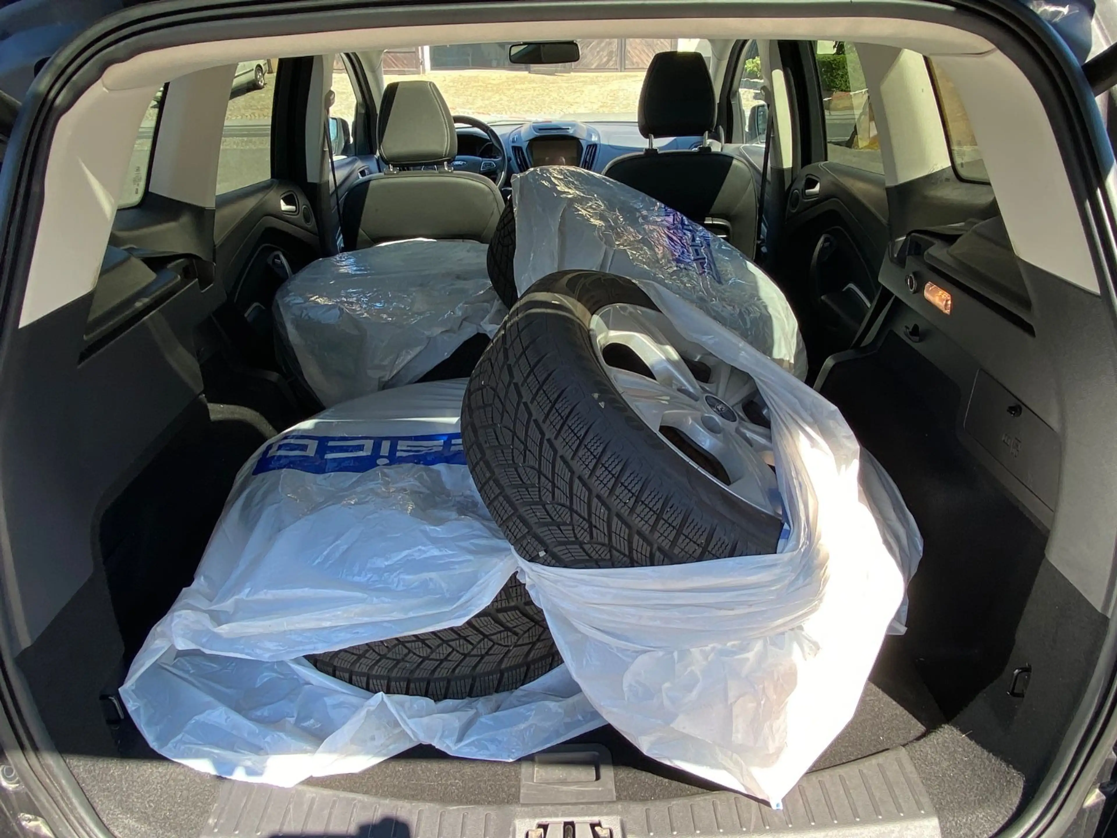 Ford Kuga Vignale 4x4 Pano AHK — photo 13