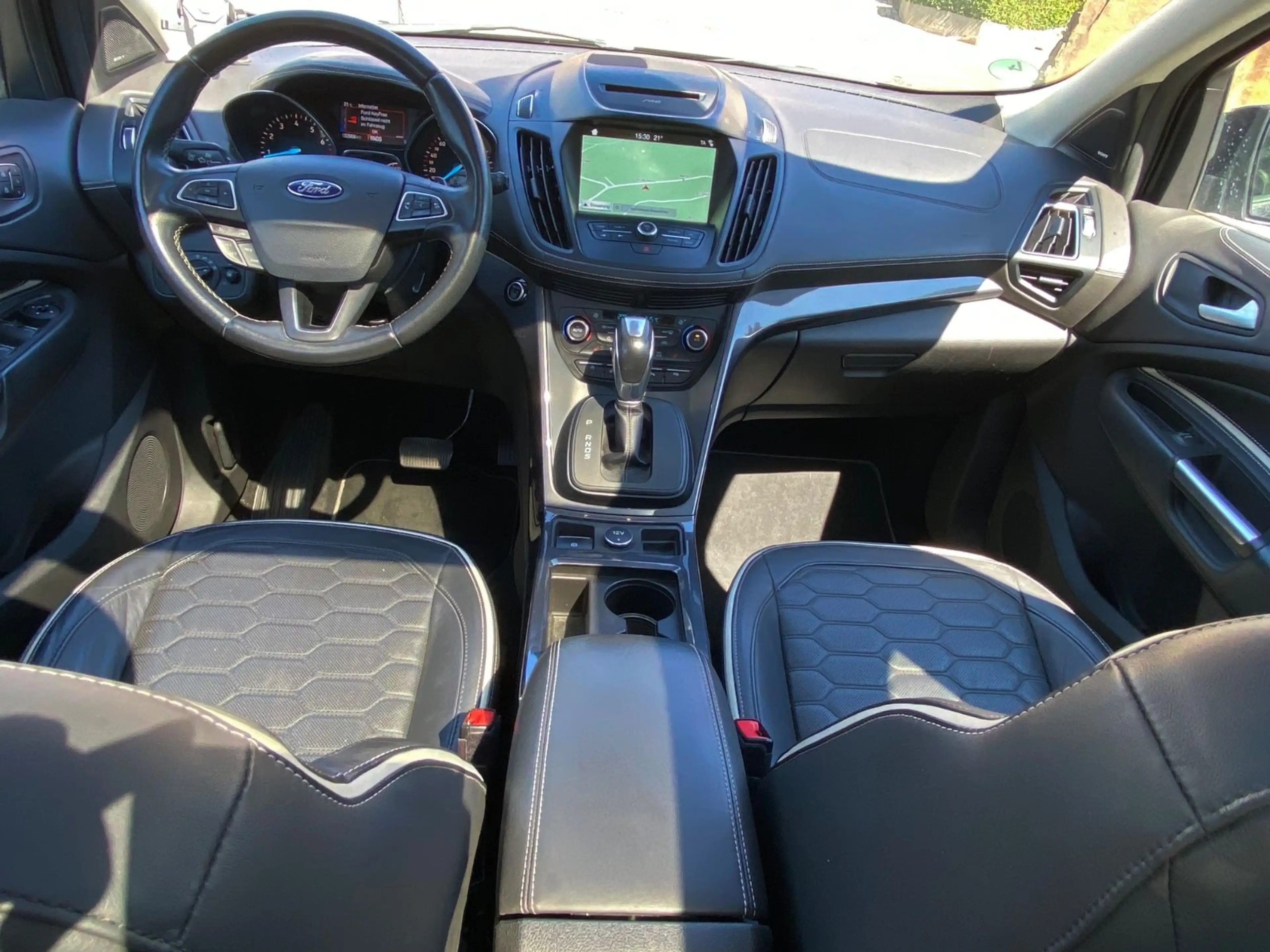 Ford Kuga Vignale 4x4 Pano AHK — photo 7