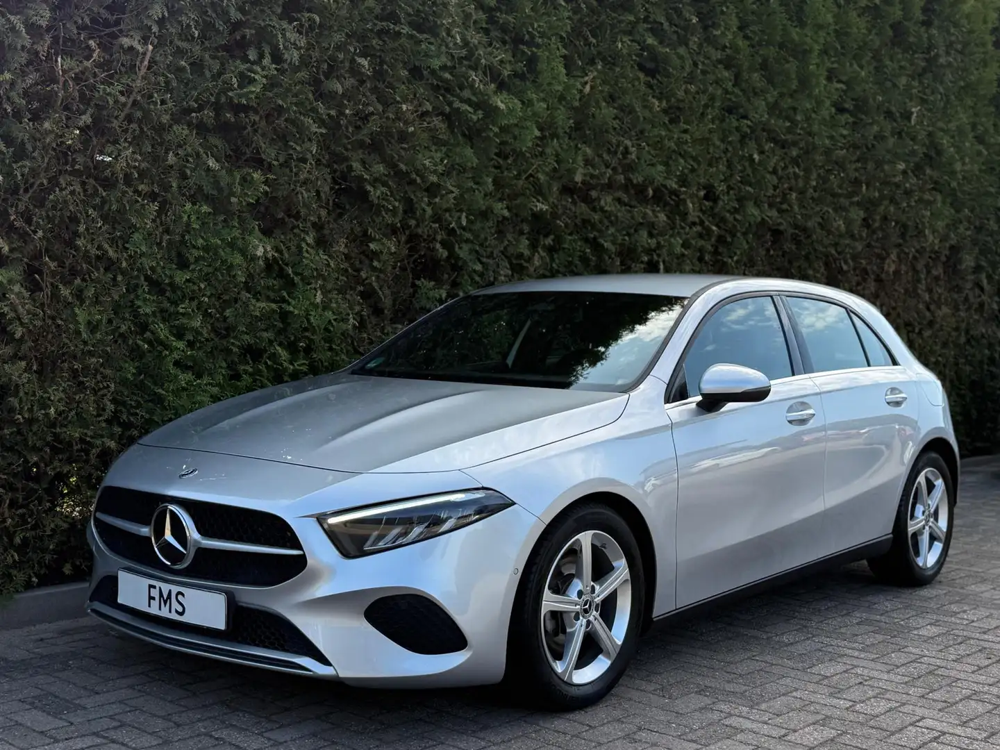 Mercedes-Benz A 200 Luxury Line Facelift CarPlay Camera Grijs - 1