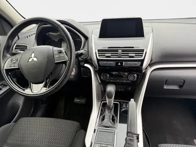 Mitsubishi Eclipse Cross view 9