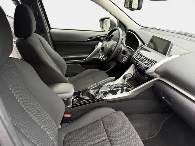 Mitsubishi Eclipse Cross view 13