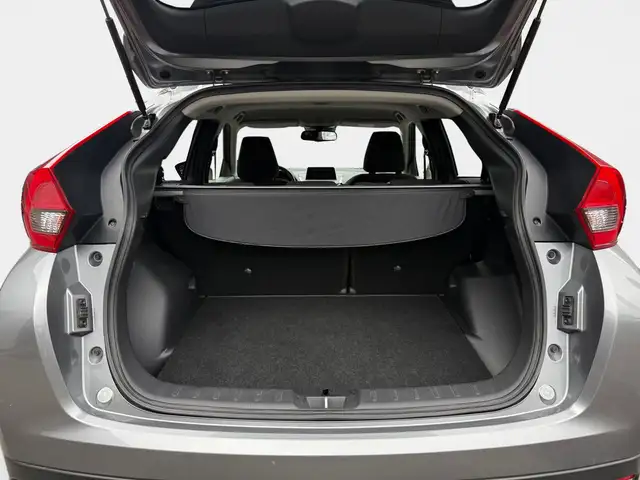 Mitsubishi Eclipse Cross view 11