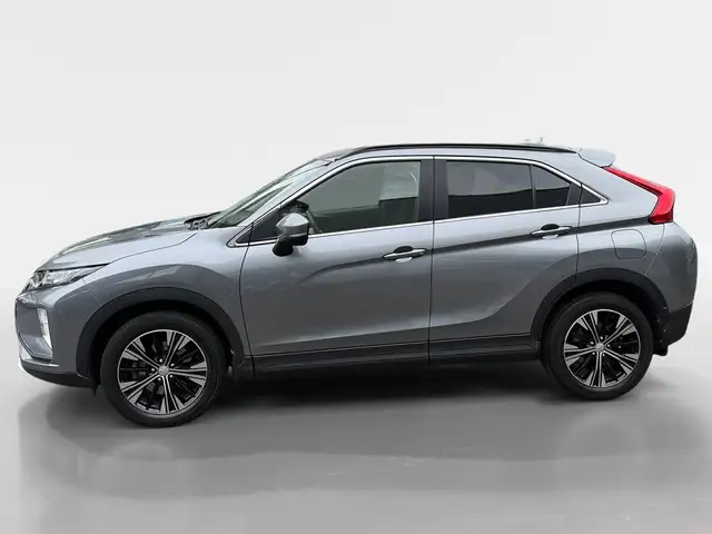 Mitsubishi Eclipse Cross view 3