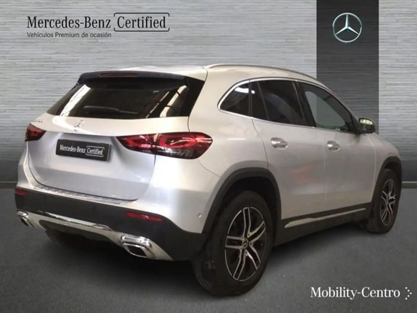 Mercedes-Benz GLA 180 Plateado - 2