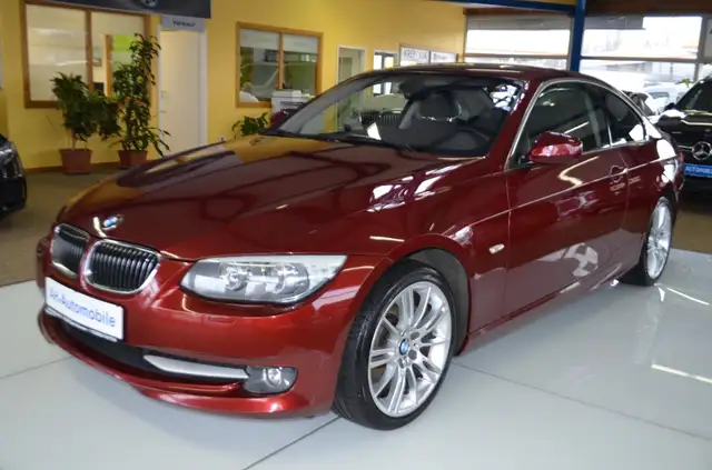 BMW 330 i Coupe xDrive Bi-XENON / NAVI / LEDER / PDC