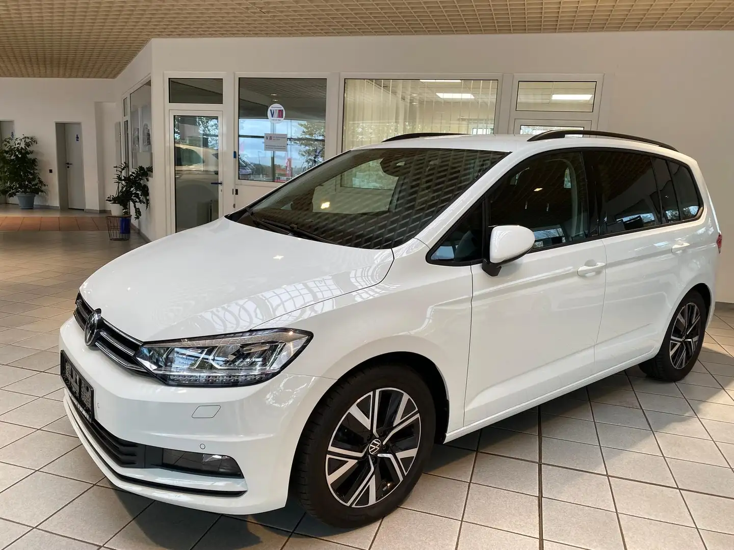 Volkswagen Touran 1.5 TSI*AHK*NAVI*RFK*Standheizung*LED*ACC* Weiß - 1