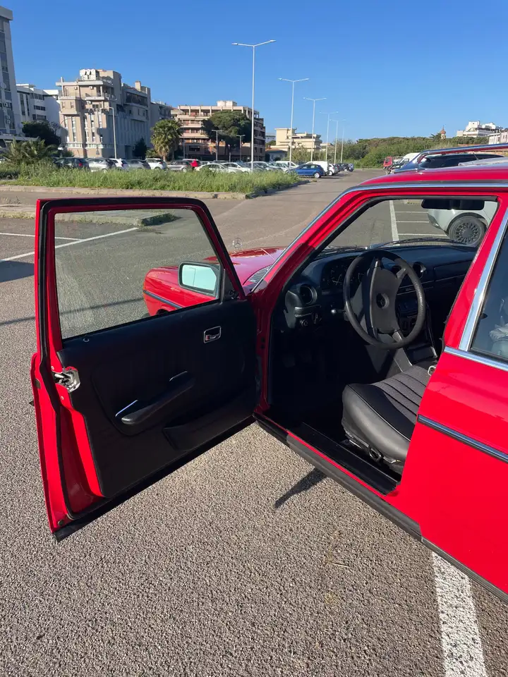 Mercedes-Benz 240, foto 3