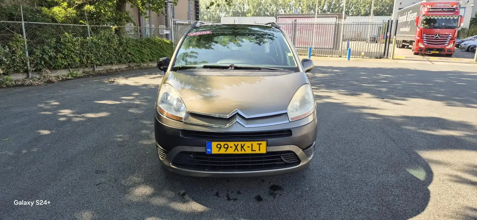 Citroen Grand C4 Picasso 1.8-16V Prestige 7p. Bruin - 2
