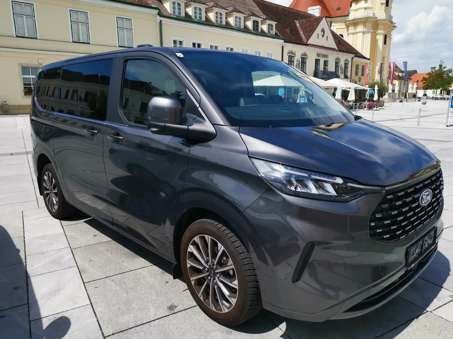 Ford Tourneo Custom Tourneo Custom Bus 2,0 EcoBlue320 L2H1 TitaniumX Grau - 1