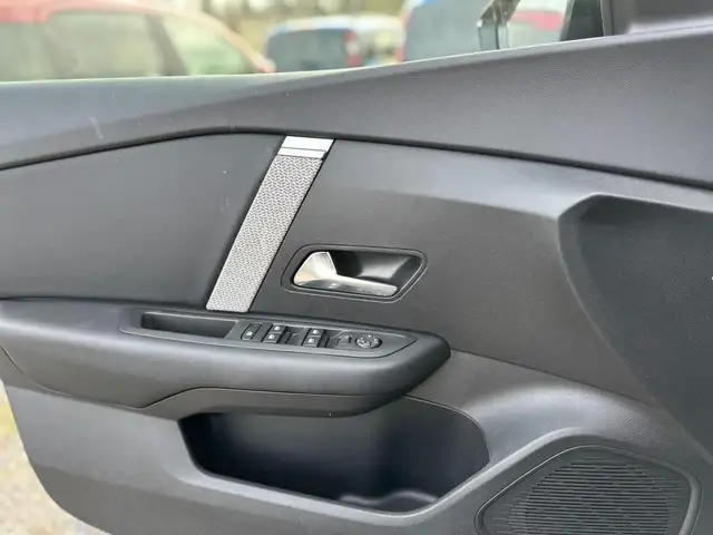 Citroen C4 view 13
