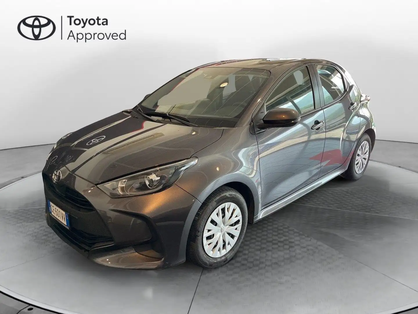 Toyota Yaris 1.0 5 porte Active Grigio - 1