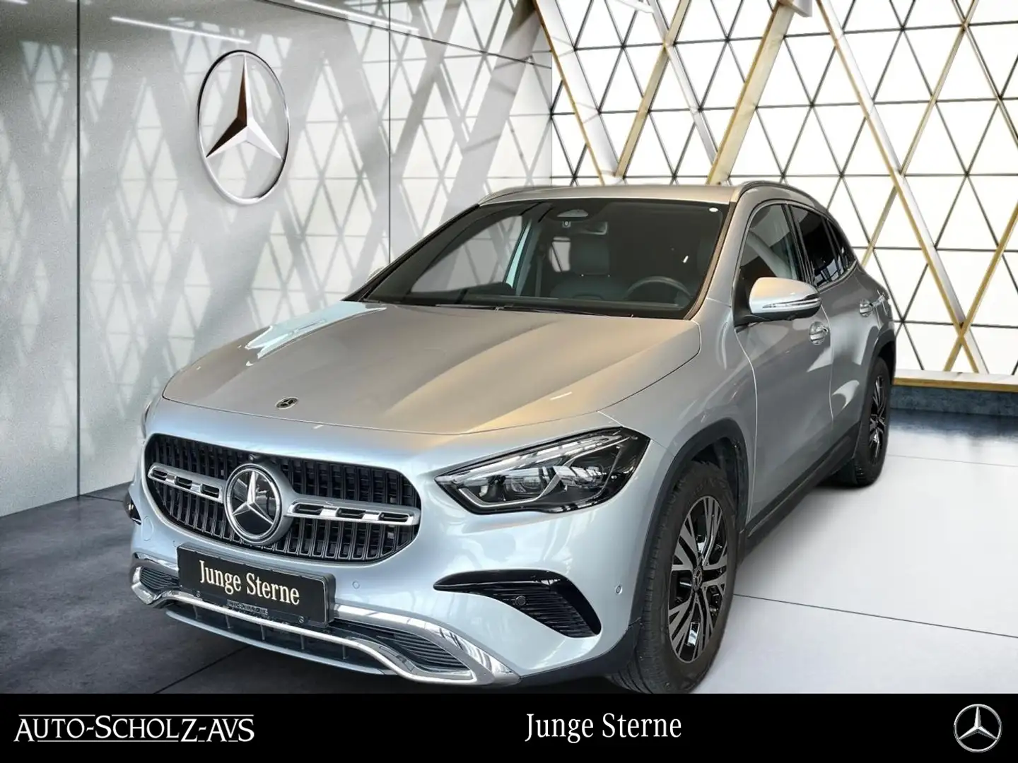Mercedes-Benz GLA 200 EDITION Progressive AHK*LenkradHz*360°** Silber - 1