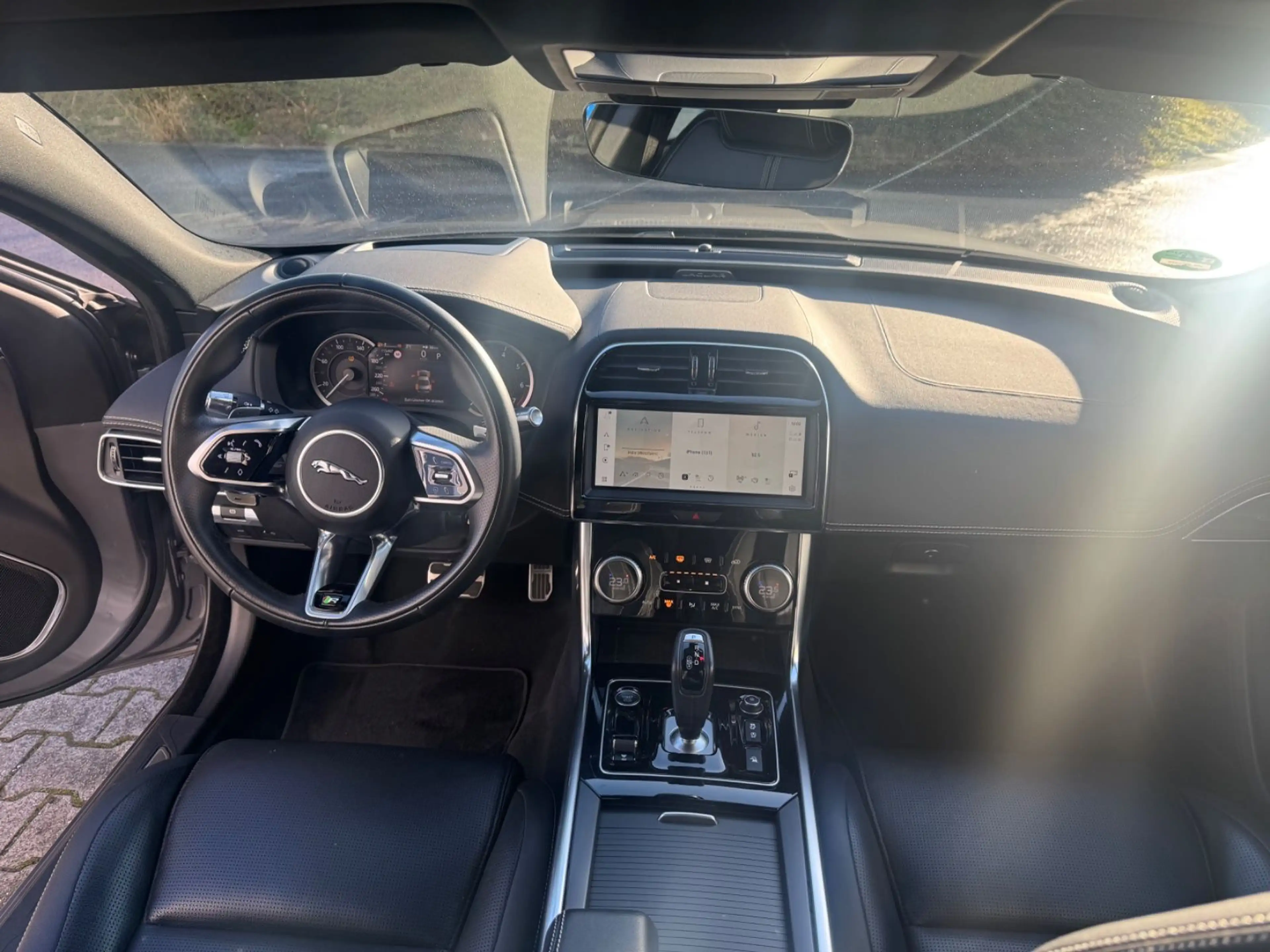 Jaguar XE R-Dynamic Black*HEAD UP*ACC*19Z*VOLL — photo 15
