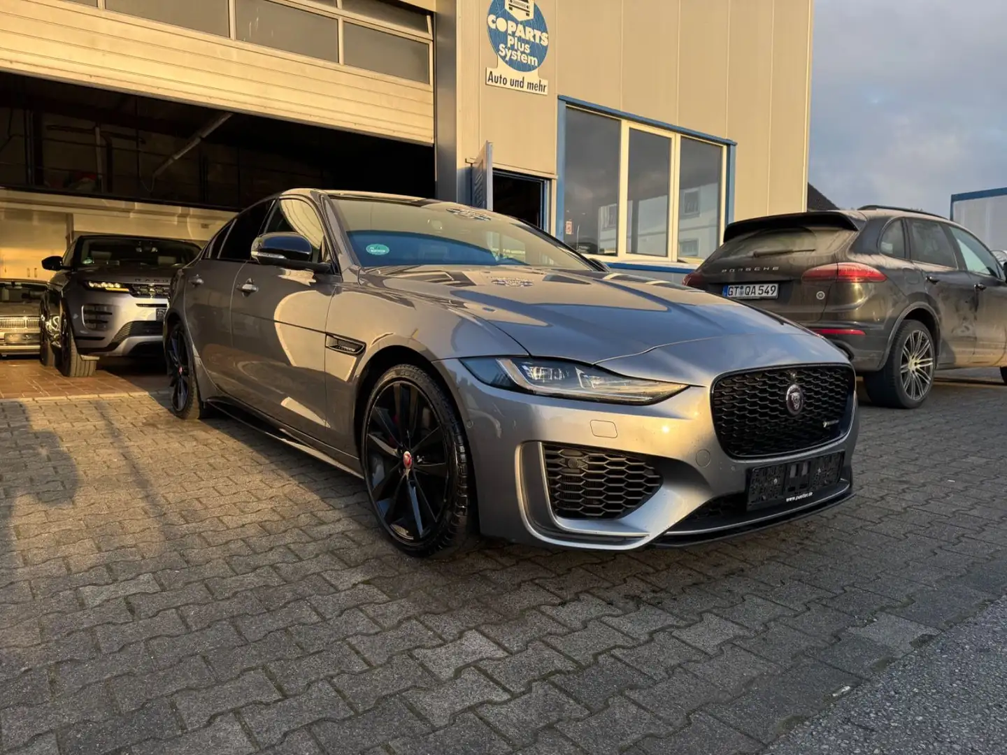 Jaguar XE R-Dynamic Black*HEAD UP*ACC*19Z*VOLL Gris - 2