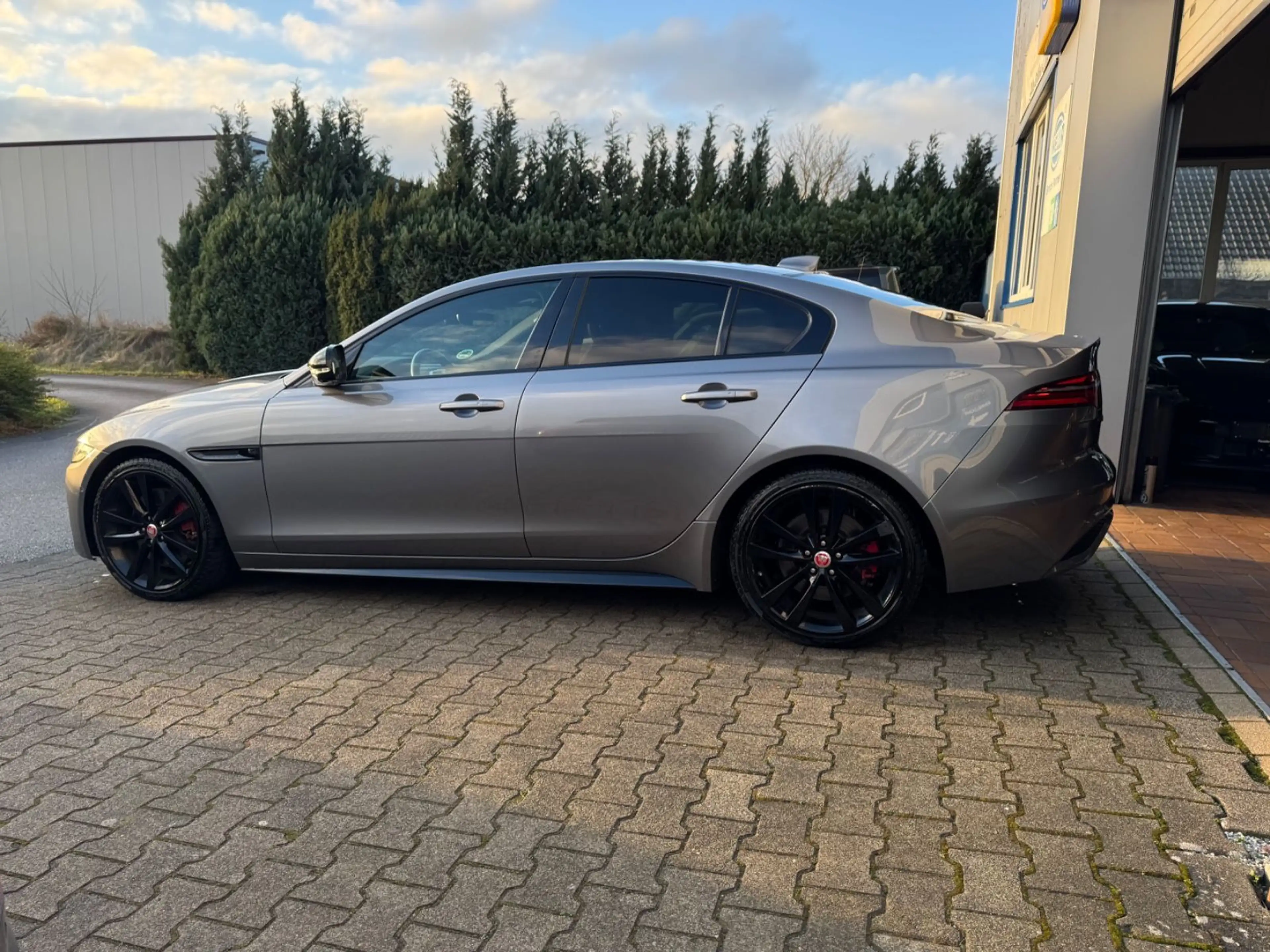 Jaguar XE R-Dynamic Black*HEAD UP*ACC*19Z*VOLL — photo 6