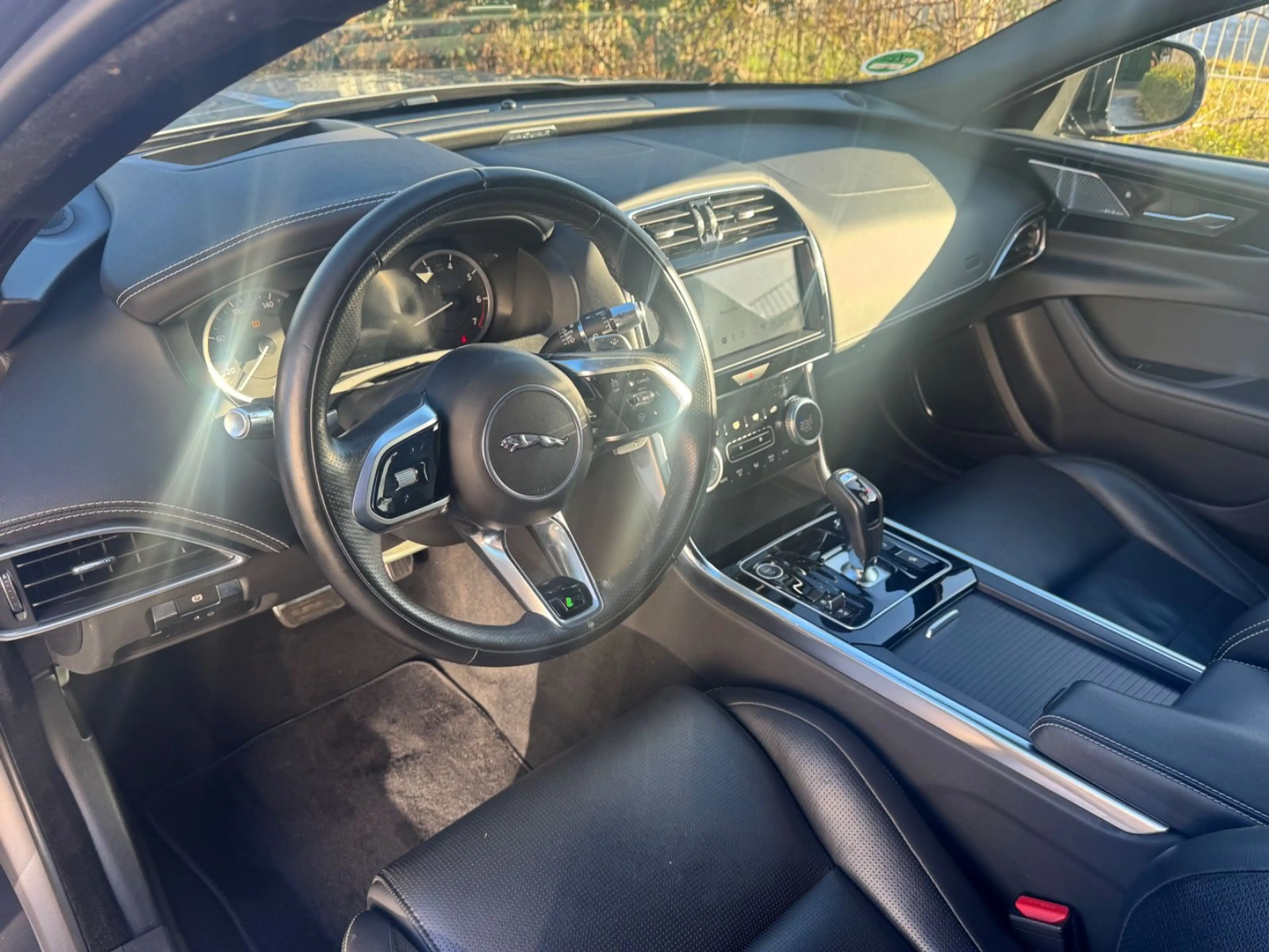 Jaguar XE R-Dynamic Black*HEAD UP*ACC*19Z*VOLL — photo 10