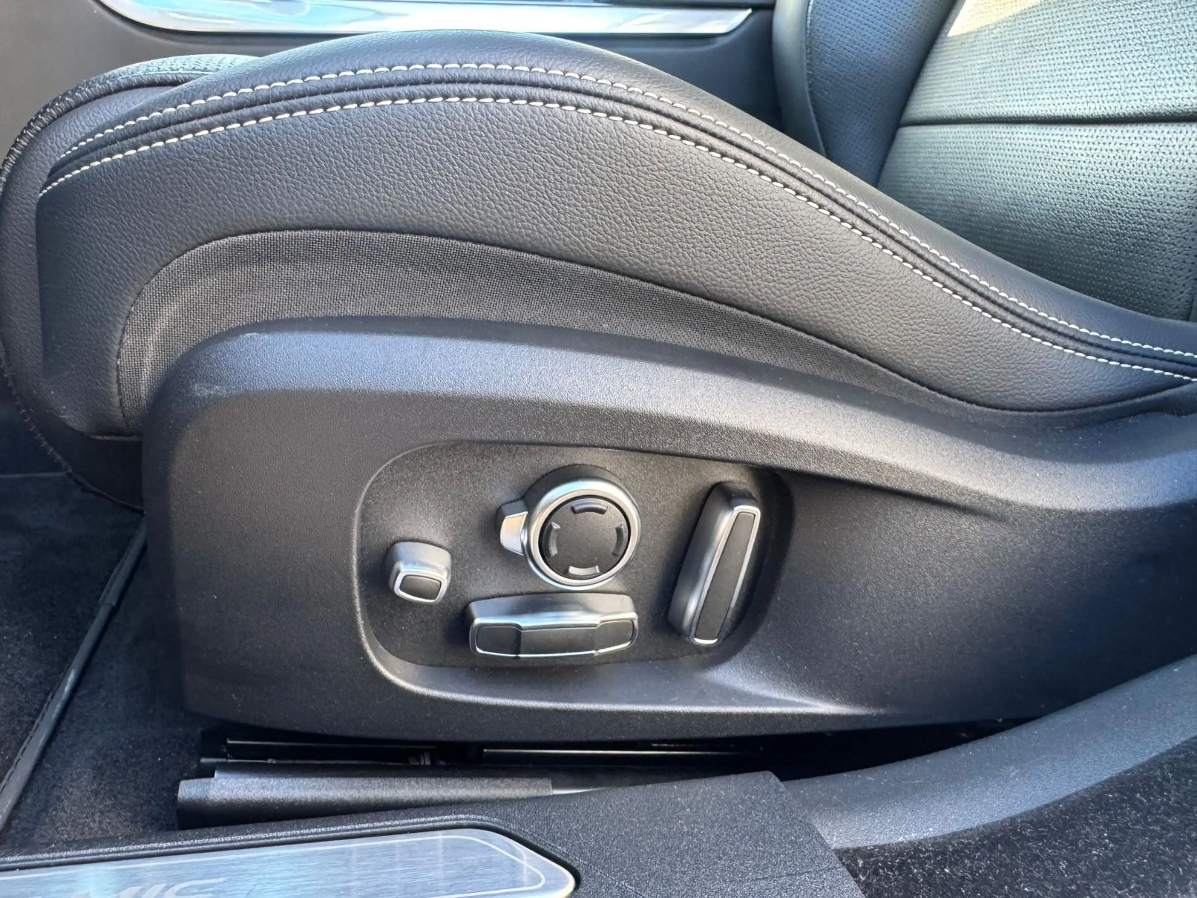 Jaguar XE R-Dynamic Black*HEAD UP*ACC*19Z*VOLL — photo 11