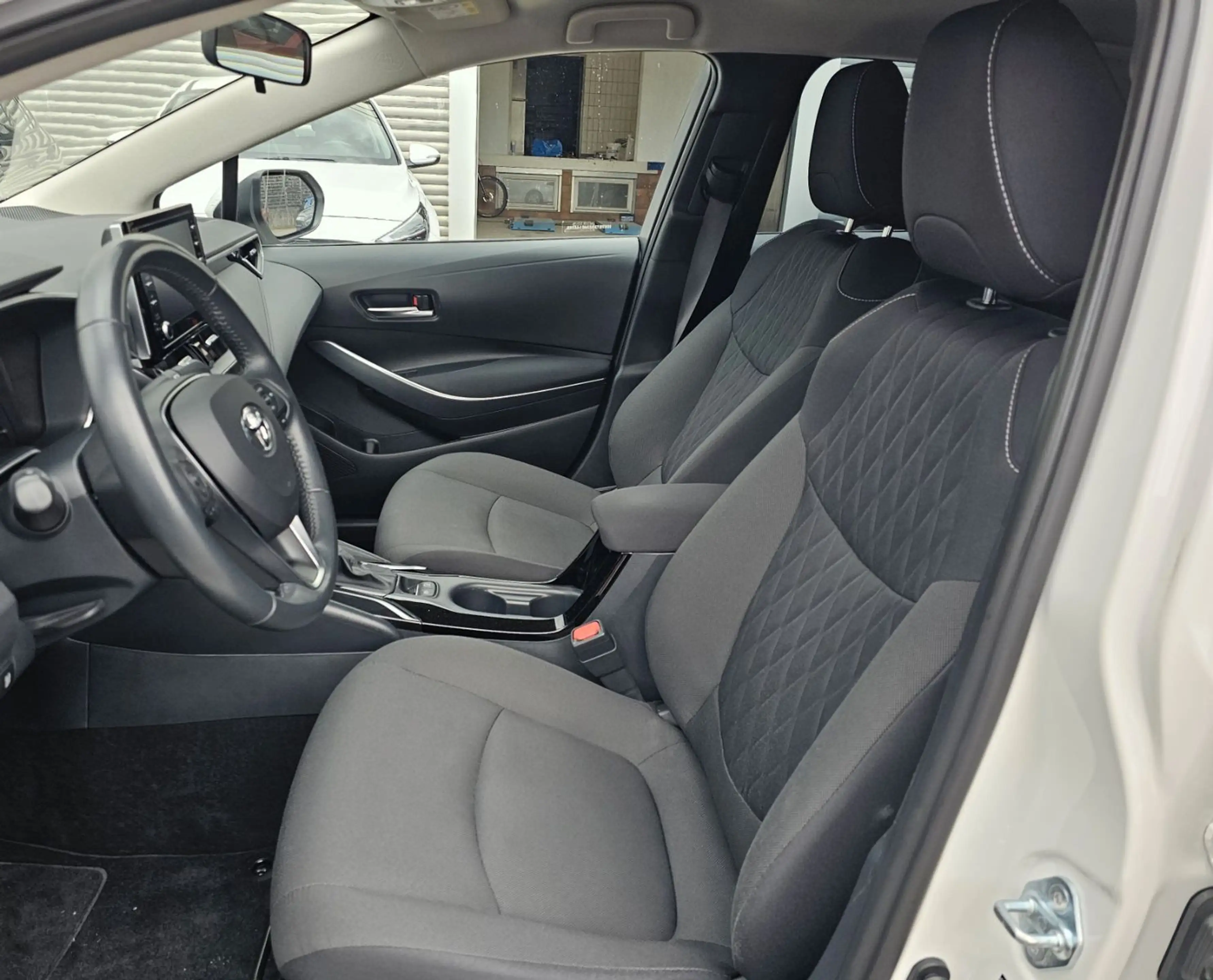 Toyota Corolla Hybrid Comfort — photo 13