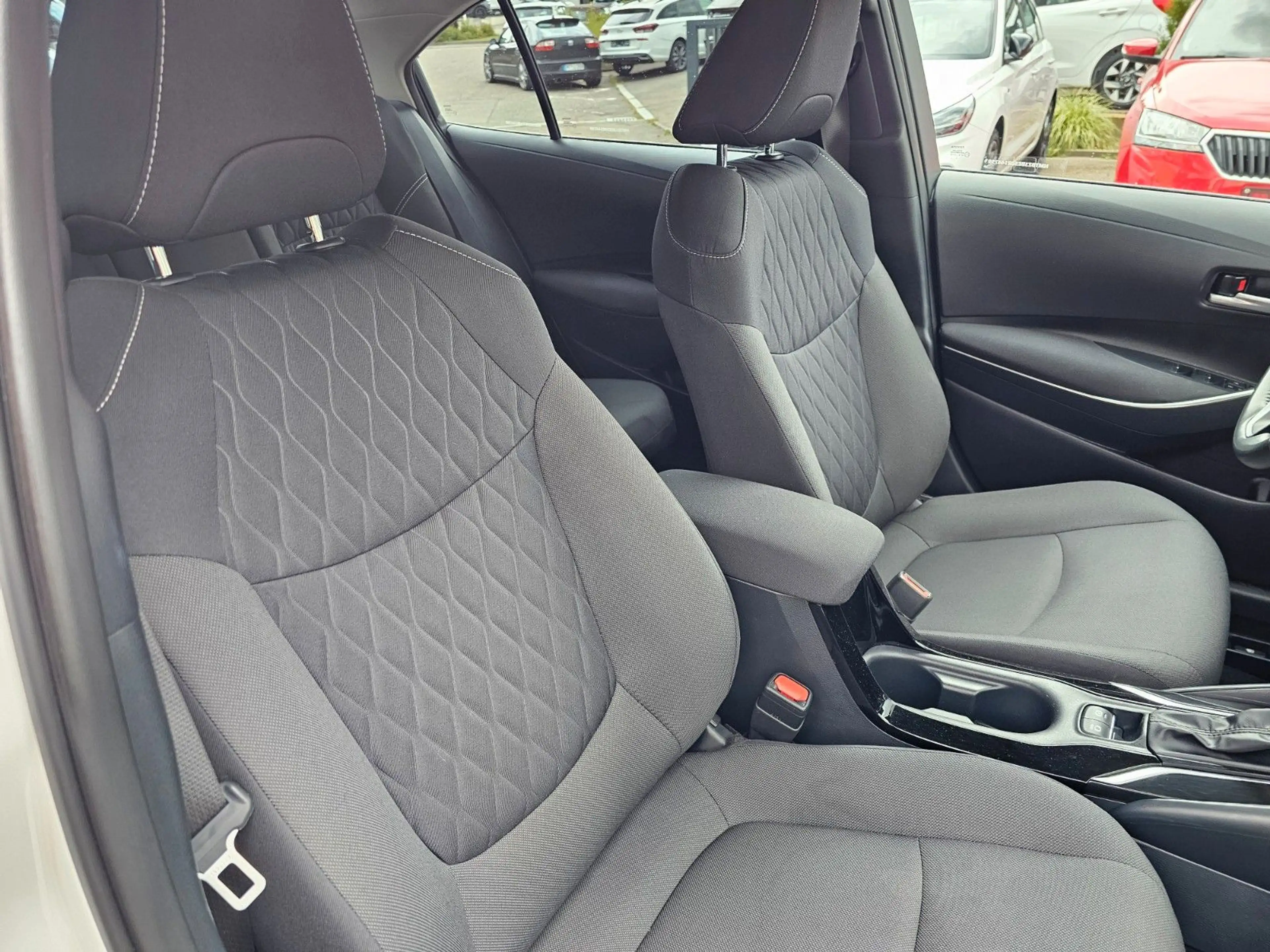 Toyota Corolla Hybrid Comfort — photo 19