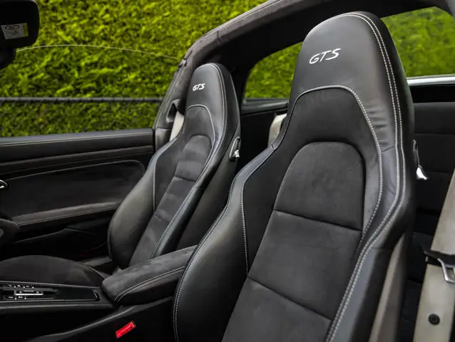 Porsche 911 view 8