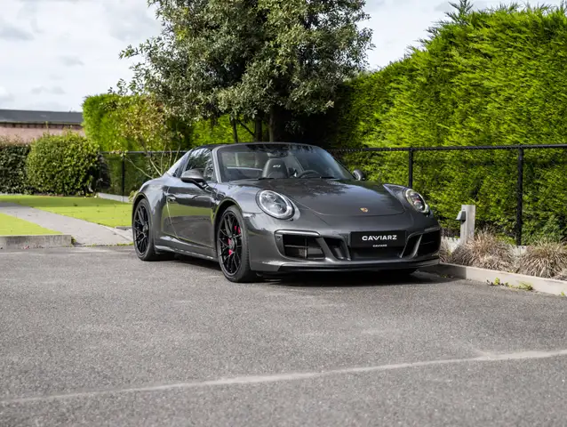Porsche 911 view 18