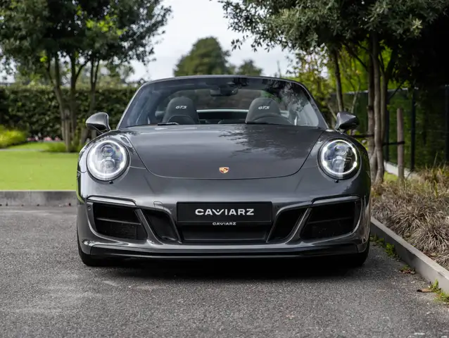 Porsche 911 view 4