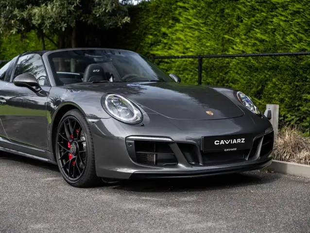 Porsche 911 view 15