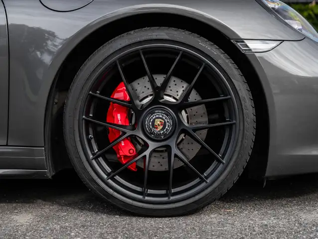 Porsche 911 view 10