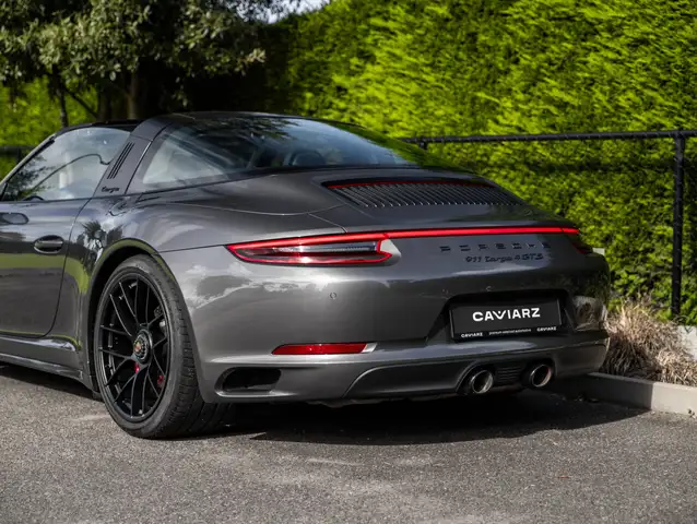 Porsche 911 view 27