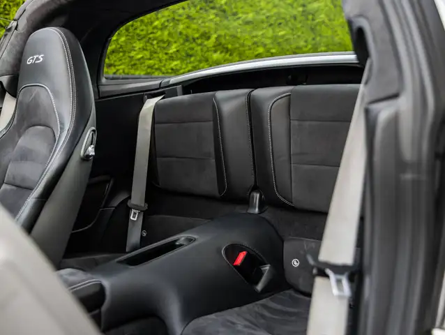 Porsche 911 view 9