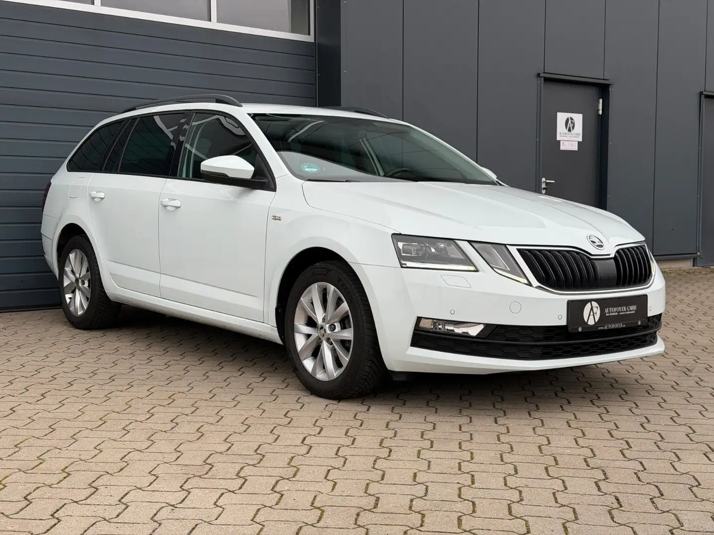 Skoda Octavia Combi Soleil 1.5 TSI *LED*NAVI*PDC*TEMP* Blanc - 1