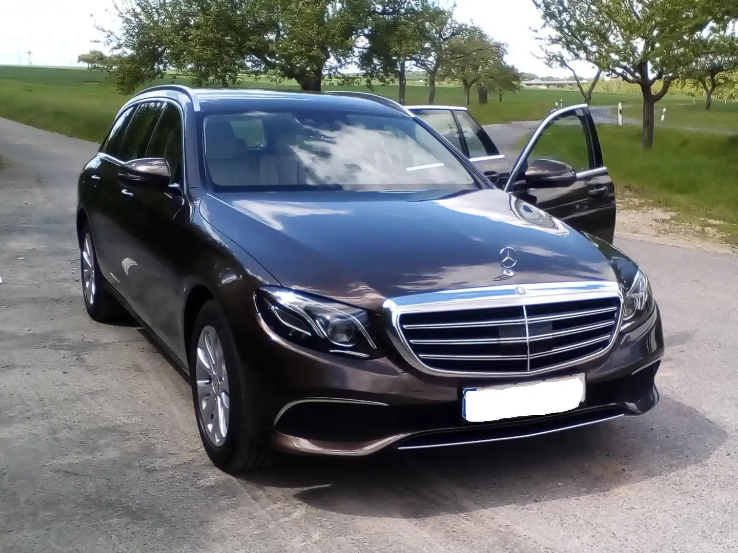 Mercedes-Benz E 220 E 220 d T Exclusive Aut. Exclusive Braun - 2