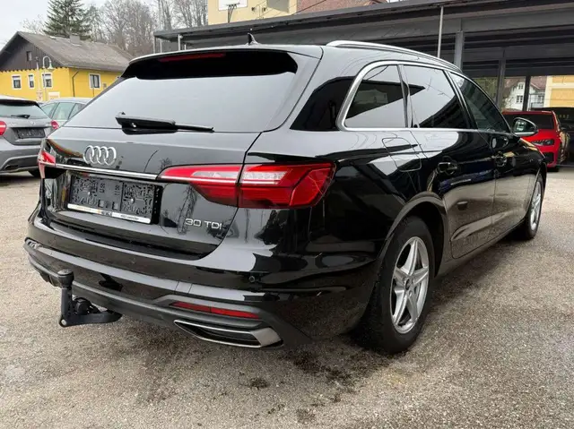 Audi A4 view 9