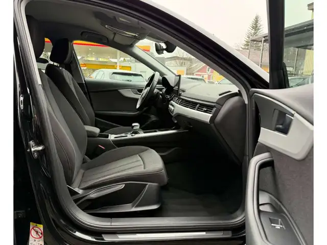 Audi A4 view 14