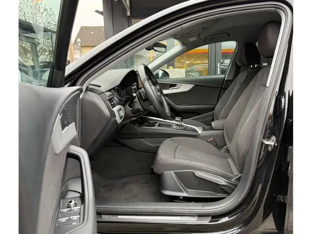 Audi A4 view 10